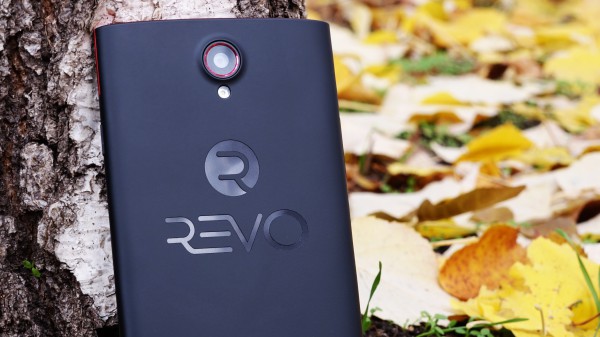 REVO 555 телефон с голяма батерия